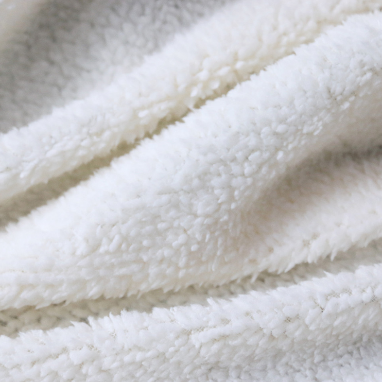 Acheter la couverture en peluche Sloth de BeddingOutlet sur AOMshop