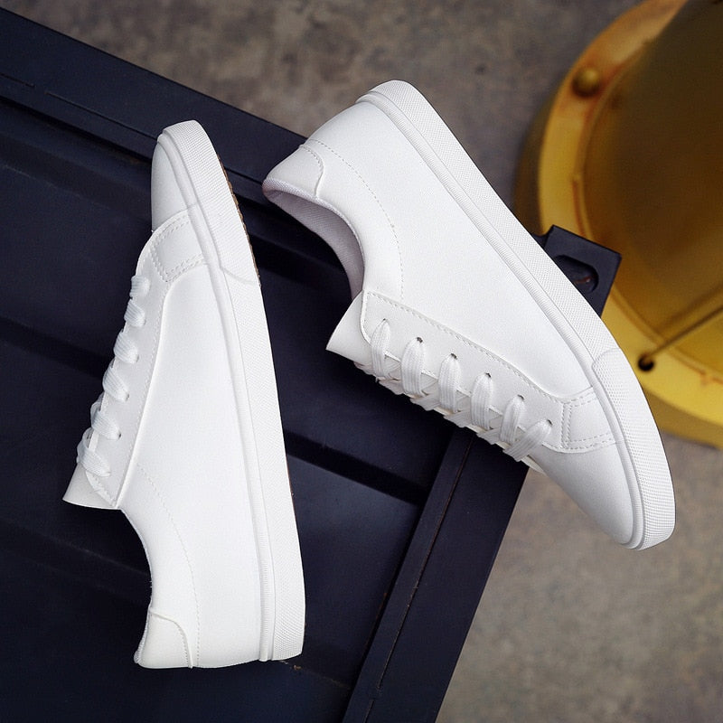 "Achetez les nouveaux sneakers blancs pour femmes en PU et toile - AOMshop"