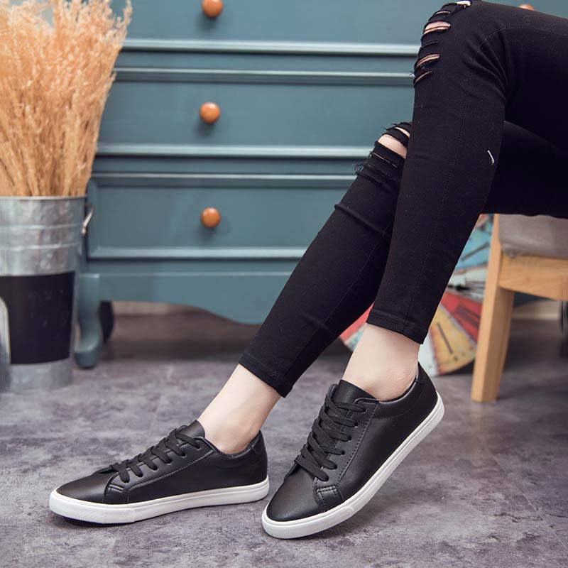 "Achetez les nouveaux sneakers blancs pour femmes en PU et toile - AOMshop"
