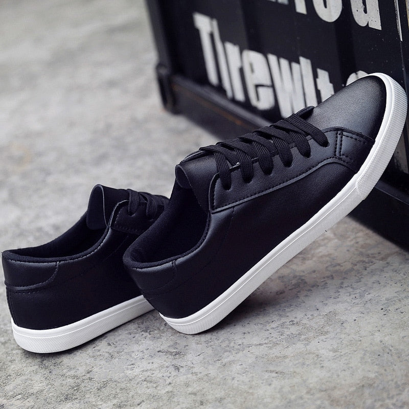 "Achetez les nouveaux sneakers blancs pour femmes en PU et toile - AOMshop"