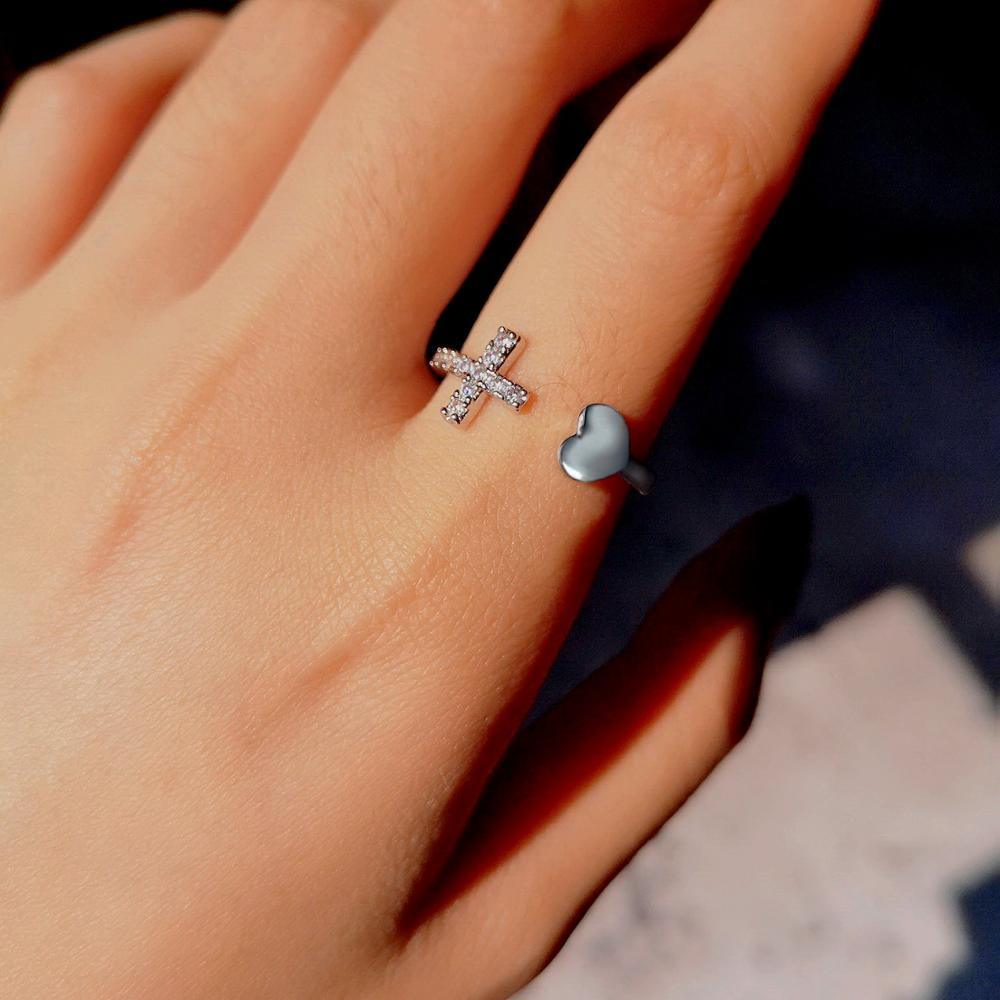"Anneau Simple & Élégant avec Strass pour une touche de mode"