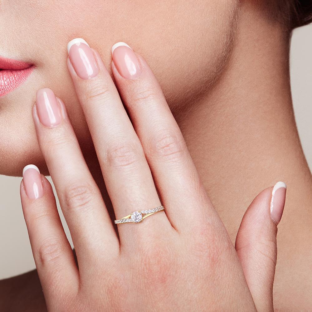 Bague en Or Jaune 9K avec Zircons Blancs pour Femme