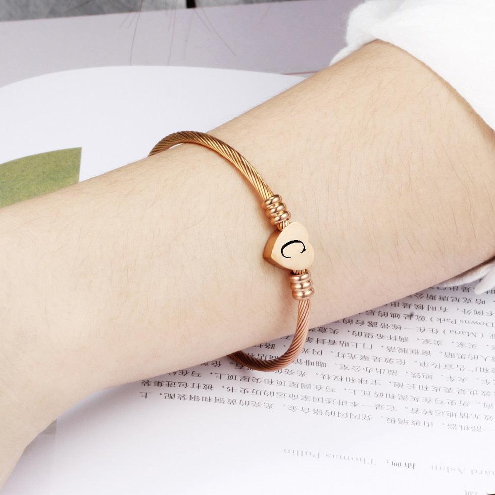 Bracelet Coeur en Acier Inoxydable avec Lettre en Charme - Couleur Or Rose