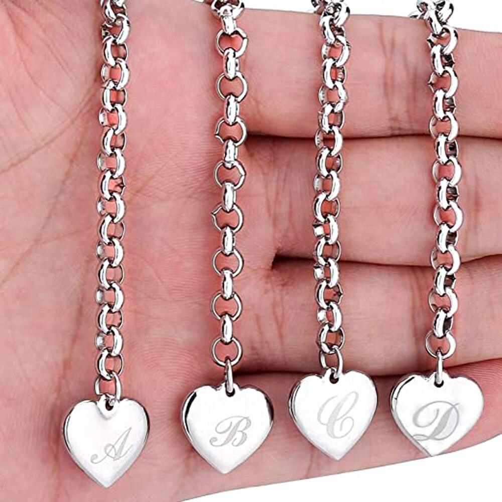 Bracelet en acier inoxydable avec initiale de charme pour femme