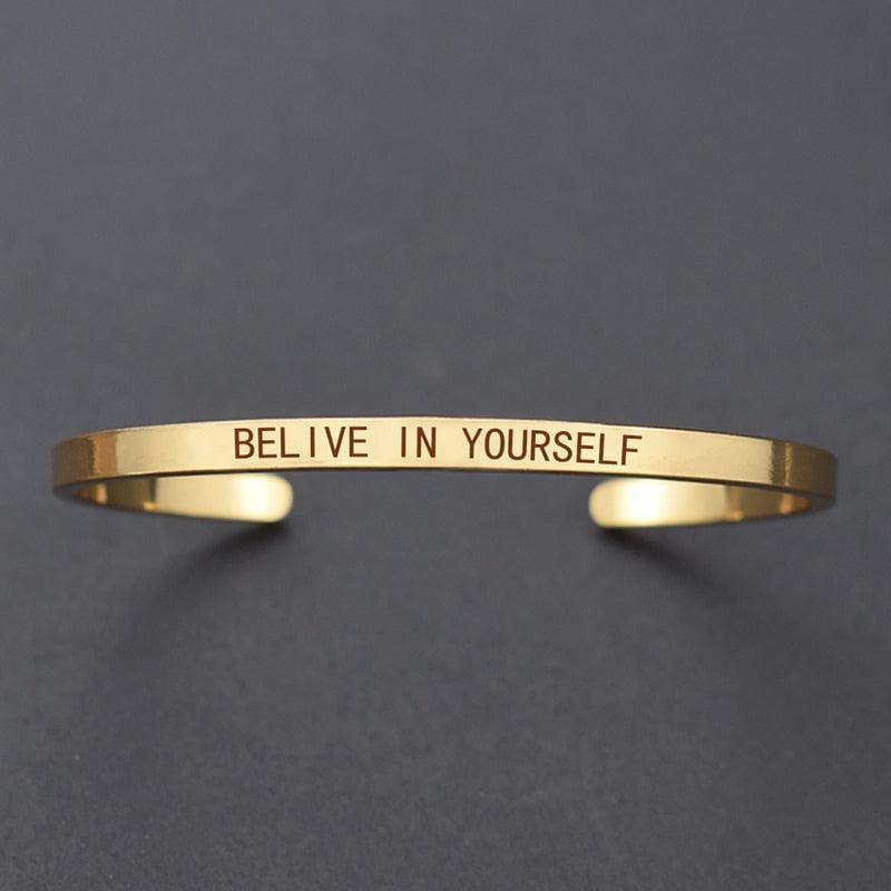 "Bracelet inspirant avec citation positive"