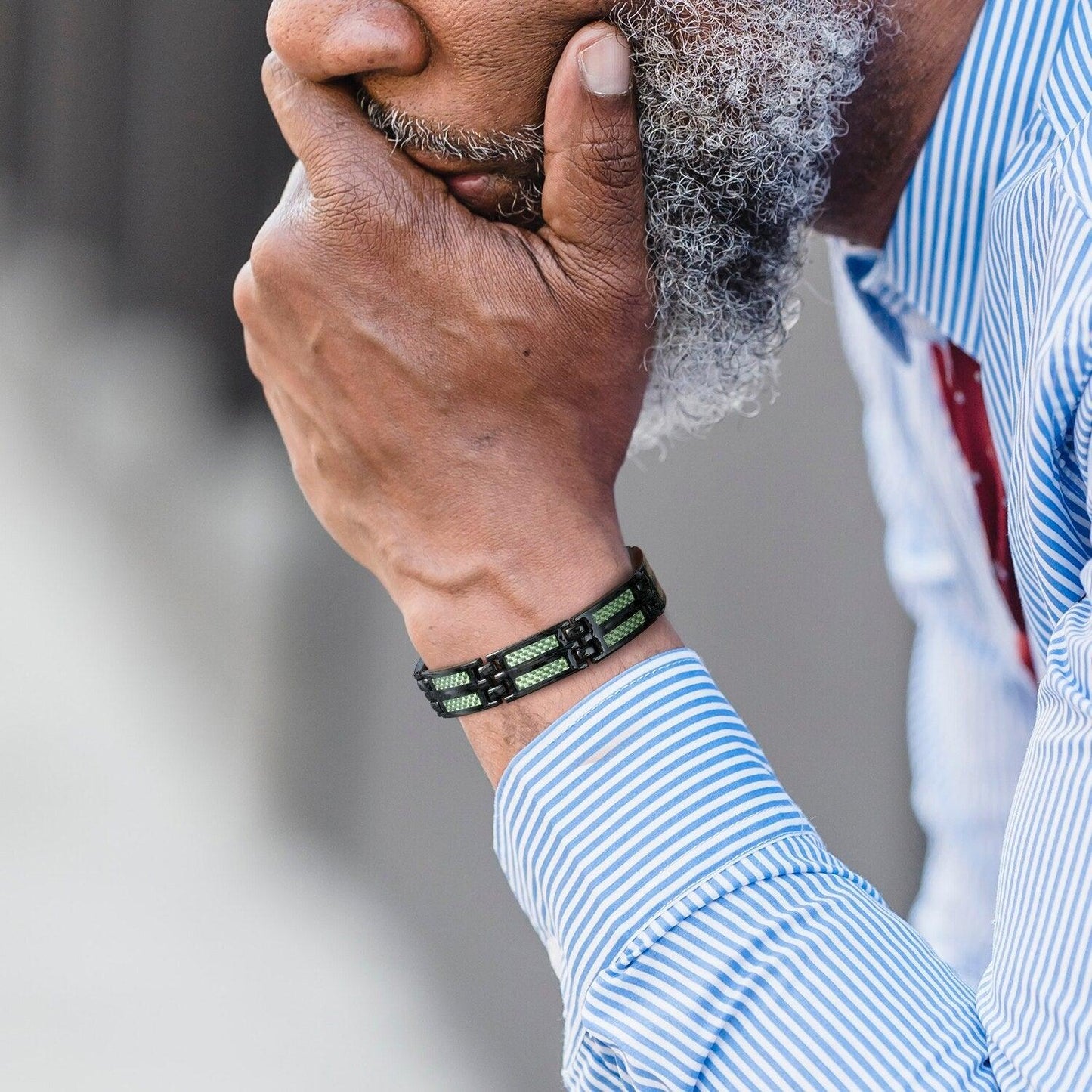 "Bracelets en titane de luxe pour hommes avec éléments de soins de santé et aimants"
