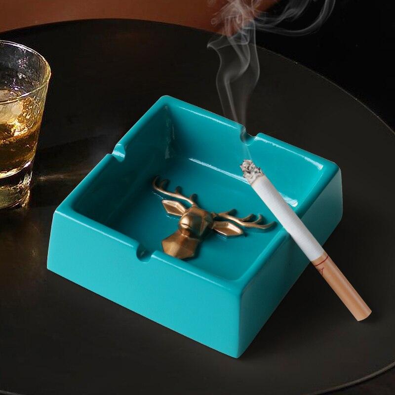 Cendrier Portable en Résine Tête de Cerf - Accessoire Déco pour Maison, Bureau et Extérieur