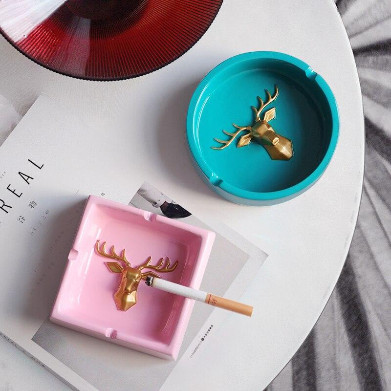 Cendrier Portable en Résine Tête de Cerf - Accessoire Déco pour Maison, Bureau et Extérieur