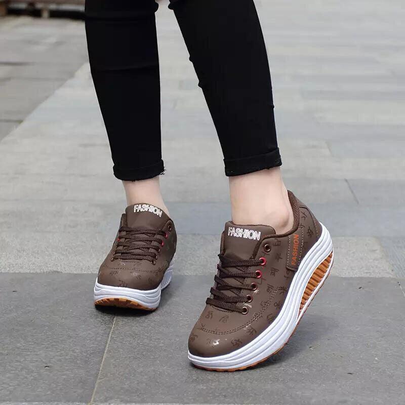 Chaussures à plateforme pour femmes Brown