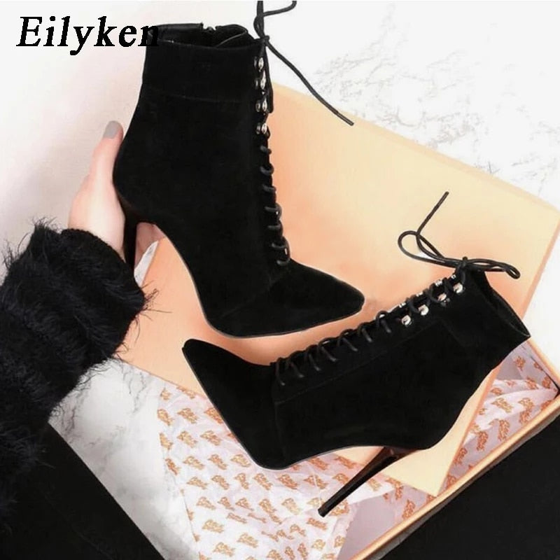 "Chaussures pour Femmes Automne-Hiver 2023: Bottines à Bout Pointu avec Lacets Croisés et Fermeture Éclair - AOMshop"