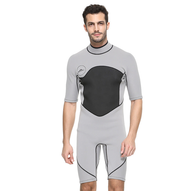 "Combinaison de surf pour une protection optimale - AOMshop"