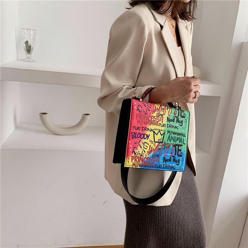 Achetez un sac à bandoulière Graffiti de qualité sur AOMshop
