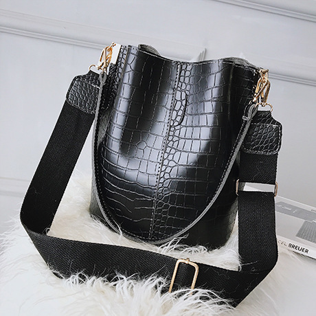 "Handbag, Shoulder Bag et Bucket Bag - Les modèles les plus tendance | AOMshop"