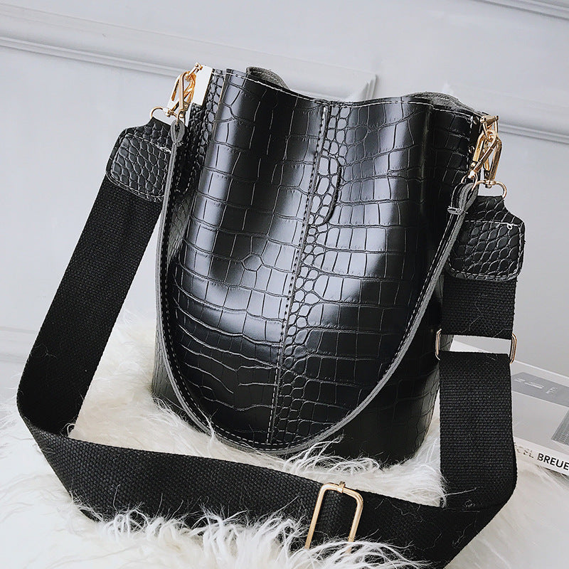 "Handbag, Shoulder Bag et Bucket Bag - Les modèles les plus tendance | AOMshop"