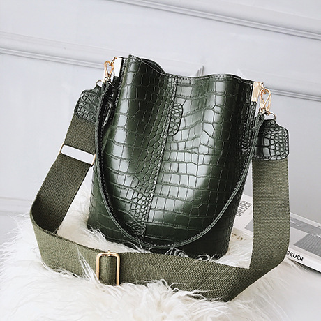 "Handbag, Shoulder Bag et Bucket Bag - Les modèles les plus tendance | AOMshop" Green