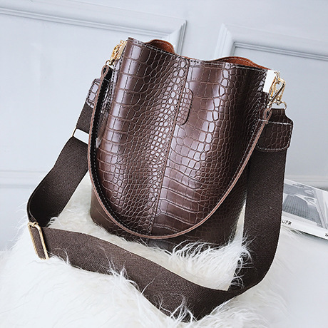 "Handbag, Shoulder Bag et Bucket Bag - Les modèles les plus tendance | AOMshop"