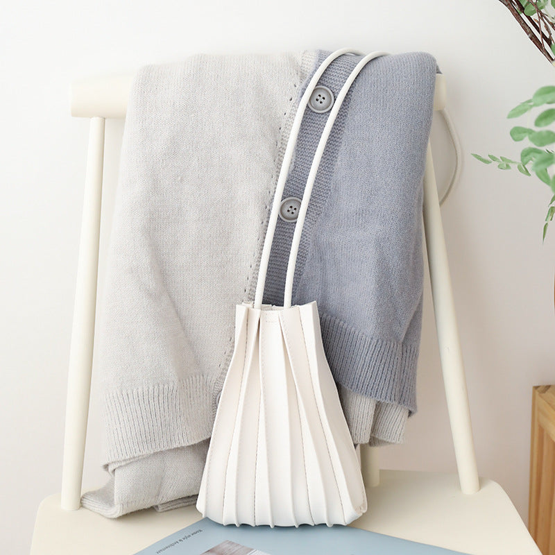 Achetez le sac à bandoulière plissé japonais sur AOMshop