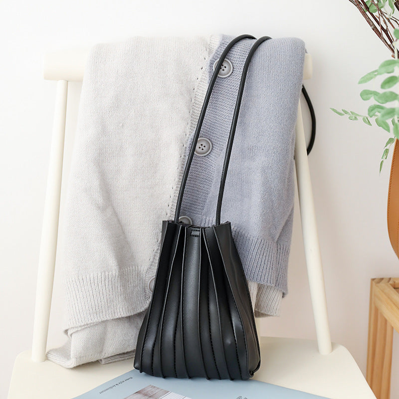 Achetez le sac à bandoulière plissé japonais sur AOMshop