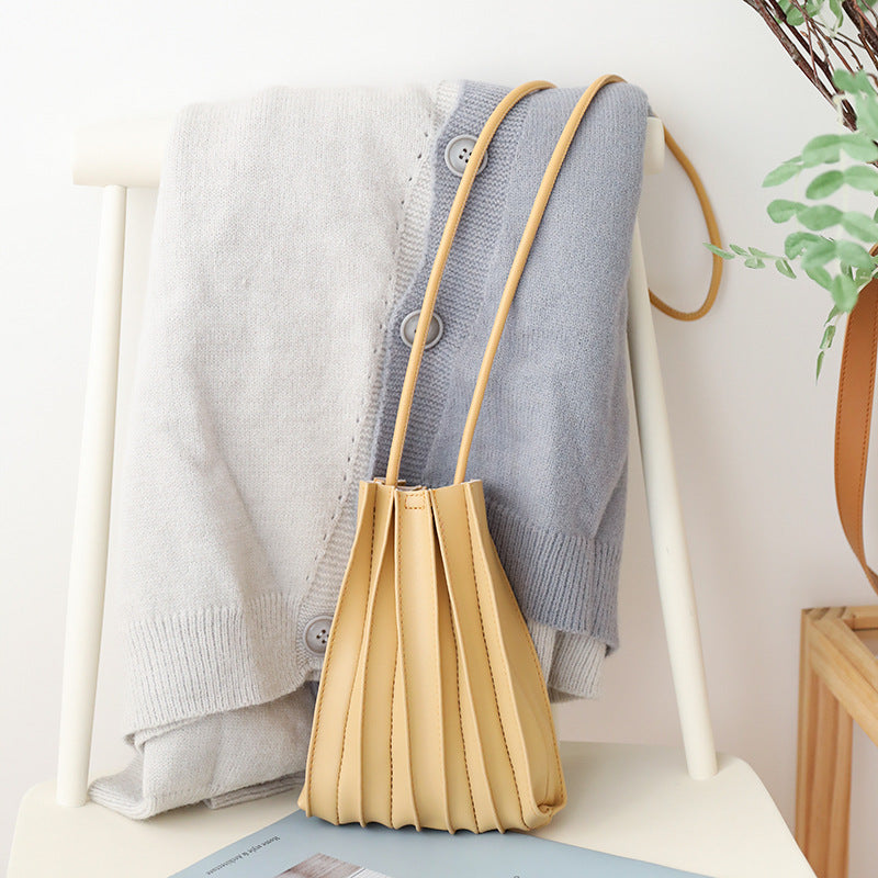 Achetez le sac à bandoulière plissé japonais sur AOMshop