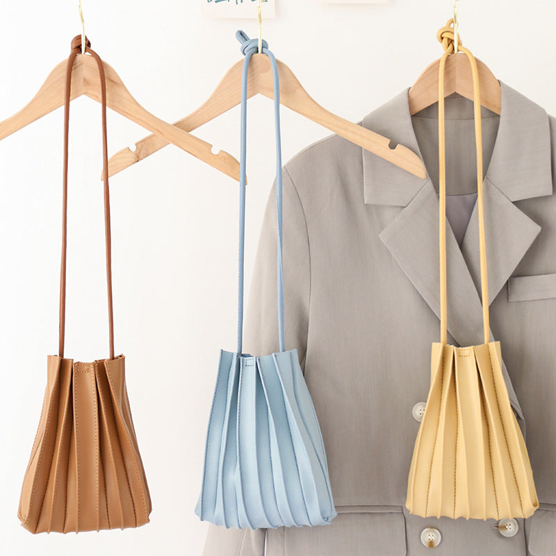 Achetez le sac à bandoulière plissé japonais sur AOMshop