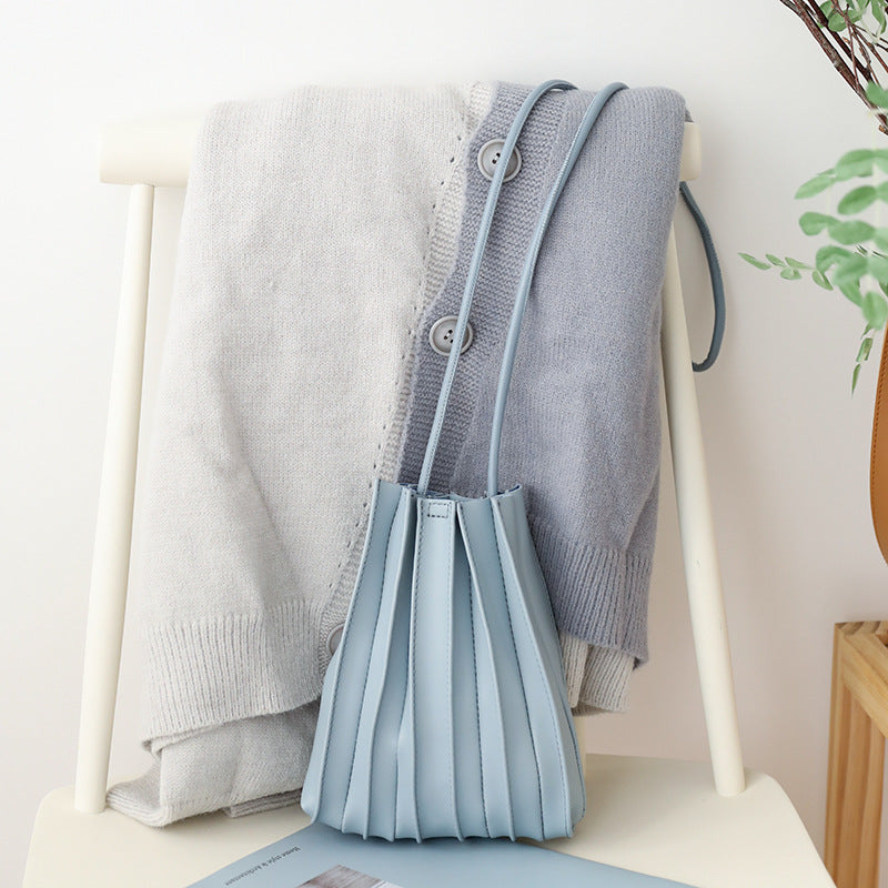 Achetez le sac à bandoulière plissé japonais sur AOMshop