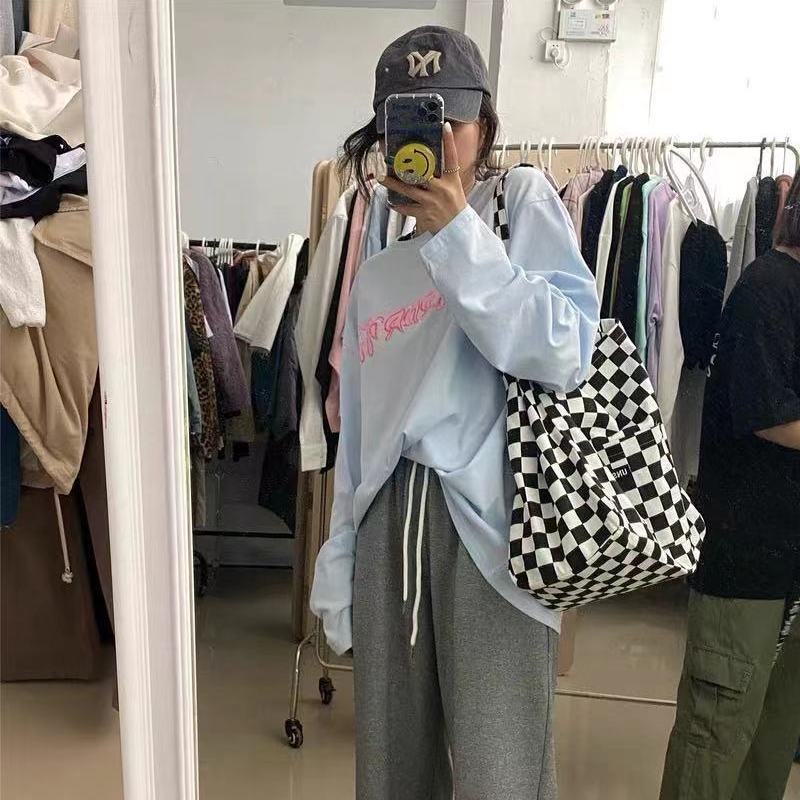 "Sac épaule motif checkerboard coréen AOMshop - tendance et pratique"
