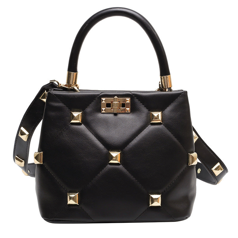 "Sac carré en bandoulière à motif losange riveté AOMshop - petit et pratique" Black