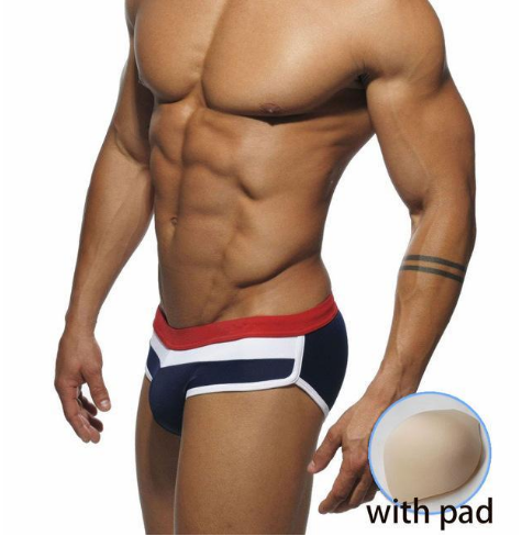 "Look stylé pour la natation avec des shorts de bain - AOMshop"