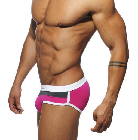 "Look stylé pour la natation avec des shorts de bain - AOMshop"