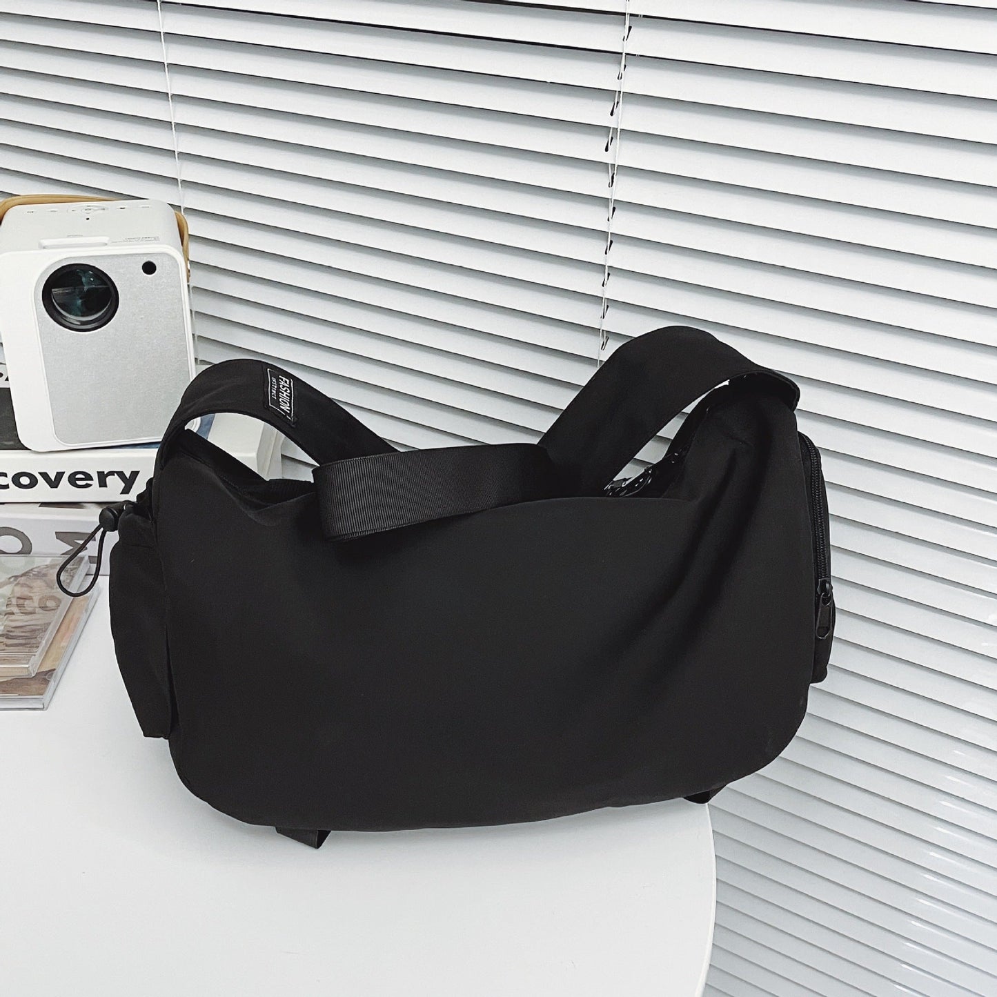 Large sac en bandoulière à large sangle pour hommes et femmes | AOMshop
