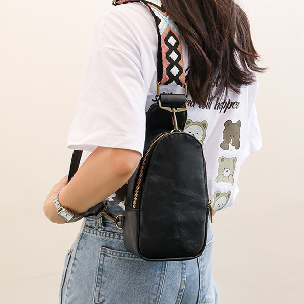 Achetez le sac en bandoulière PU Leather Chest Bag Bohemian Niche Messenger sur AOMshop