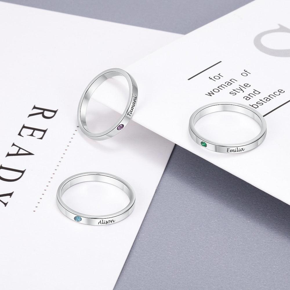 "Personnalisez votre bague de nom avec pierre de naissance