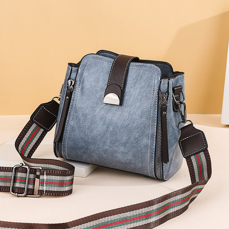 Achetez le sac messenger Retro Foreign Style sur AOMshop Blue