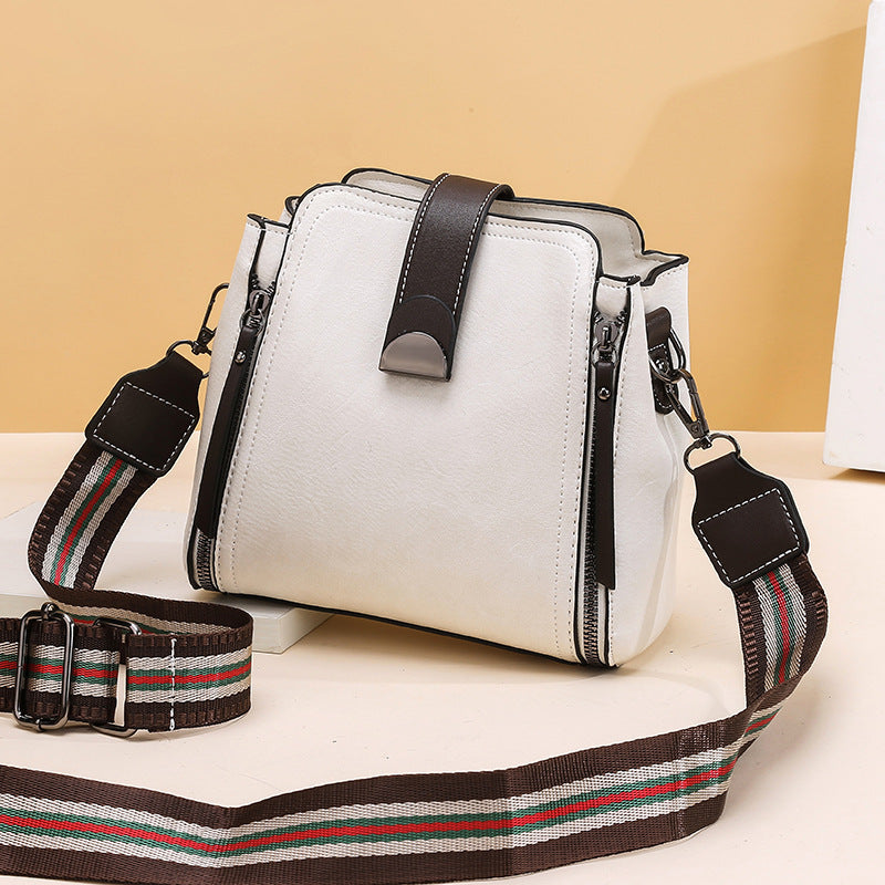 Achetez le sac messenger Retro Foreign Style sur AOMshop White