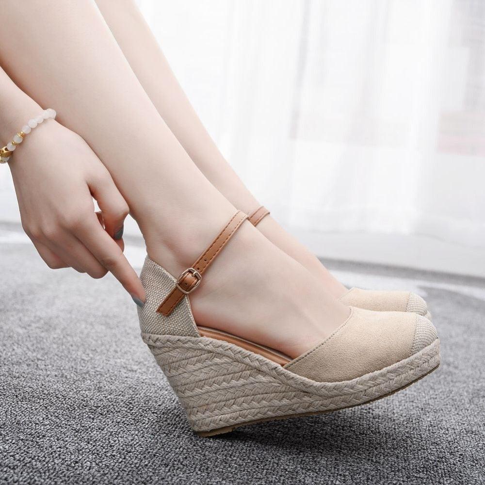 Sandales compensées à talon haut pour femme en daim suédé Beige