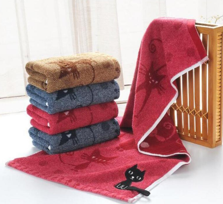 "Serviette en coton avec crochet et motif de chat sur AOMshop"