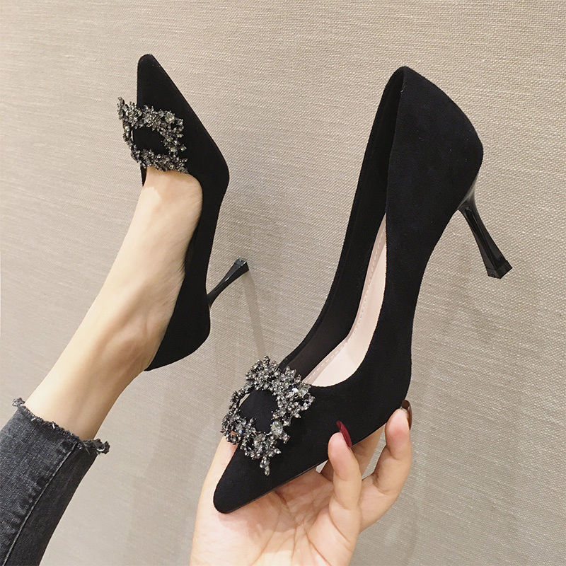 "Trouvez votre paire de chaussures Stiletto sur AOMshop"