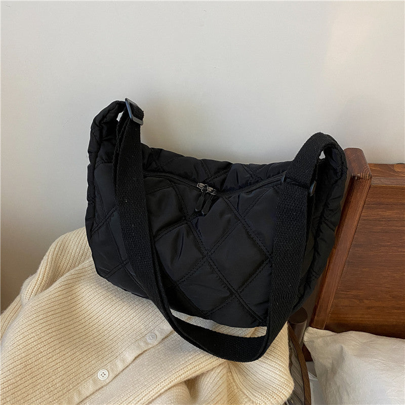Achetez Maintenant le Sac à Bandoulière Femme Mode Broderie Rhombus de Grande Capacité | AOMshop