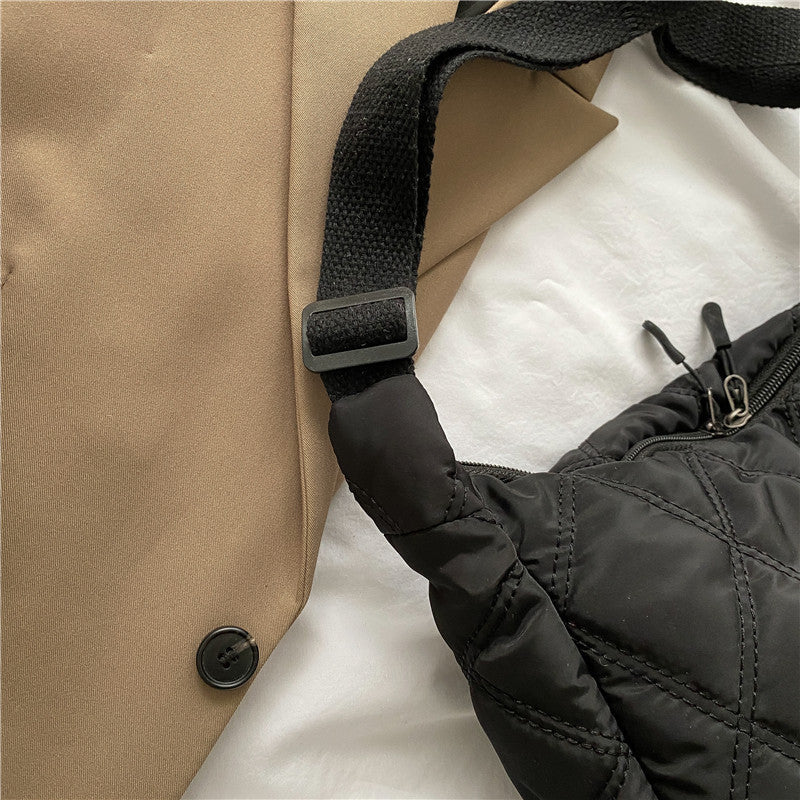 Achetez Maintenant le Sac à Bandoulière Femme Mode Broderie Rhombus de Grande Capacité | AOMshop