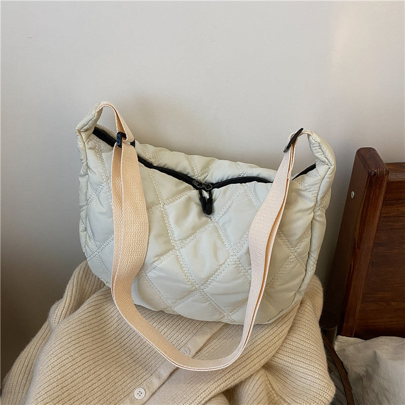 Achetez Maintenant le Sac à Bandoulière Femme Mode Broderie Rhombus de Grande Capacité | AOMshop White Bag Only