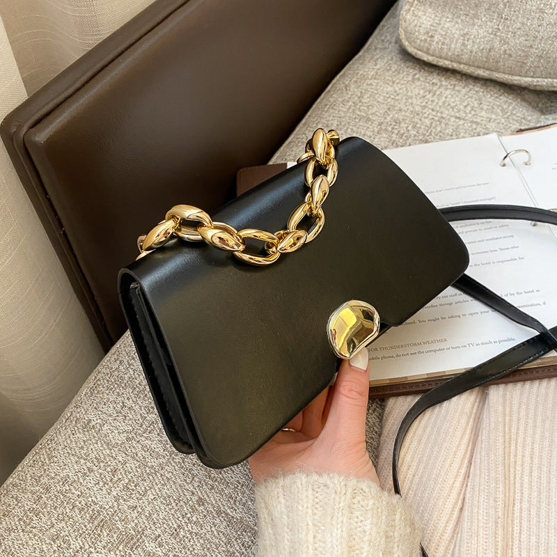 Achetez Maintenant le Sac à Bandoulière Femme Style Rétro avec Chaîne | AOMshop