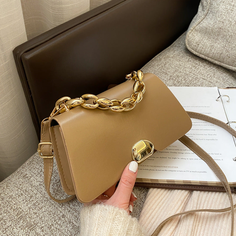 Achetez Maintenant le Sac à Bandoulière Femme Style Rétro avec Chaîne | AOMshop