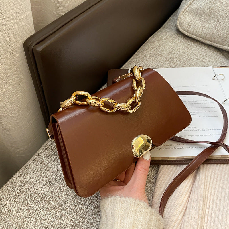 Achetez Maintenant le Sac à Bandoulière Femme Style Rétro avec Chaîne | AOMshop Brown