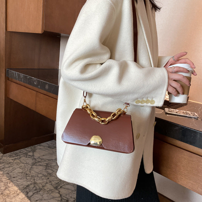 Achetez Maintenant le Sac à Bandoulière Femme Style Rétro avec Chaîne | AOMshop