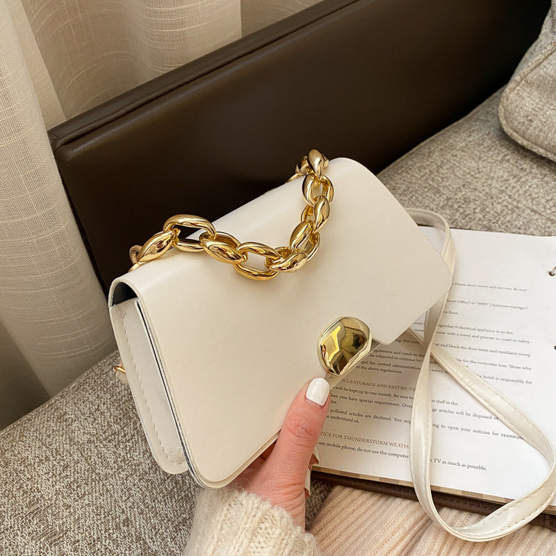 Achetez Maintenant le Sac à Bandoulière Femme Style Rétro avec Chaîne | AOMshop