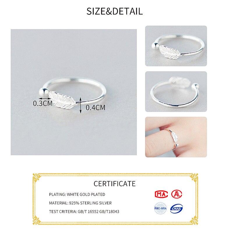 bague de haute qualité est ornée d'une plume délicate