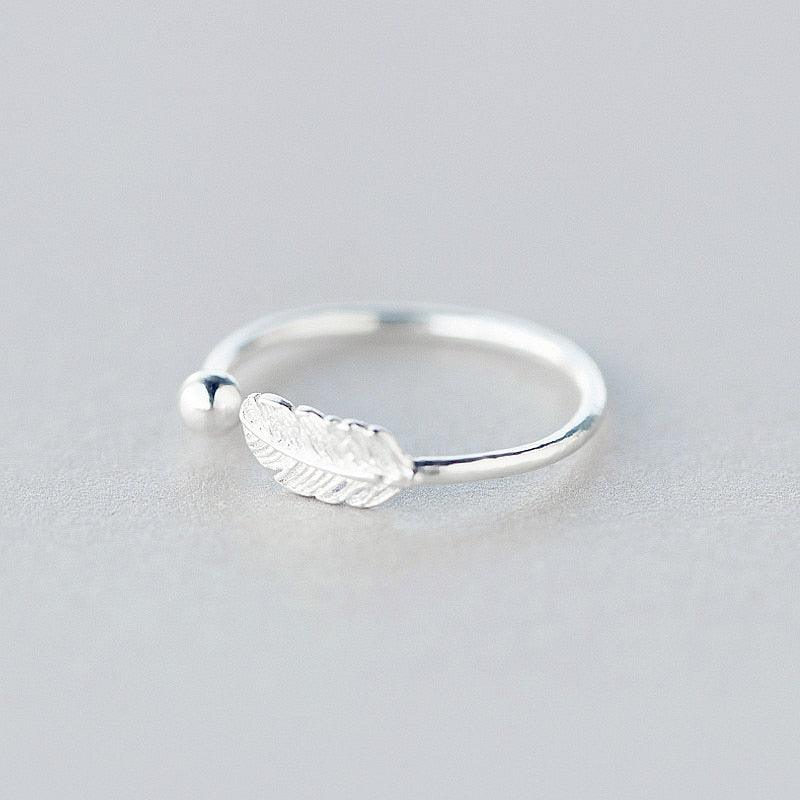 bague de haute qualité est ornée d'une plume délicate Default Title