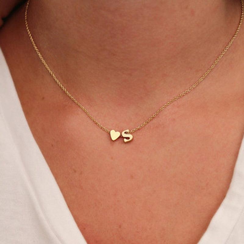 Collier initiale cœur minimaliste pour femme