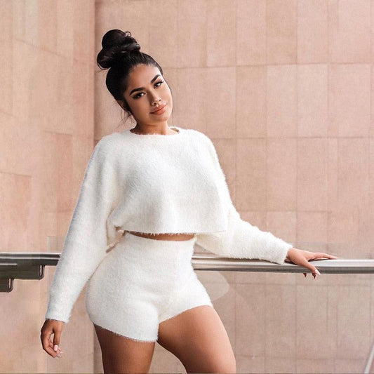 Ensemble femme 2 pièces doux et moelleux avec haut crop à col rond à manches longues et short taille haute skinny - Tenues