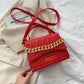 Achetez le sac à bandoulière Ins Niche Senior Women's New Chain sur AOMshop Red